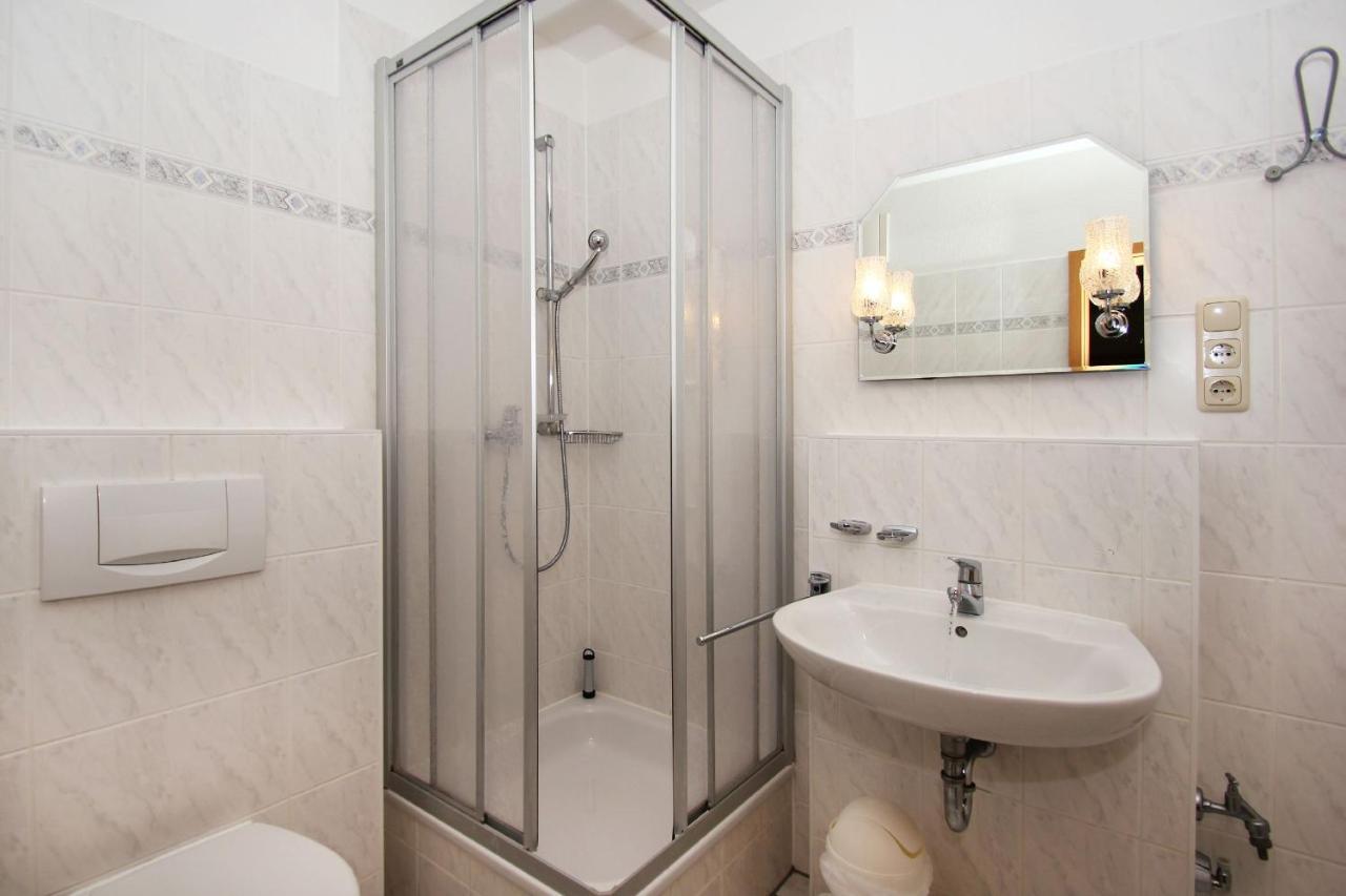 Balkon, Gratis Nutzung Vom Ahoi Erlebnisbad Und Sauna In Sellin - Villa Karola Fewo 09 Goehren  Exteriör bild